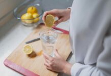 Яблучний оцет і вода з лимоном: реалістичний погляд на користь для кишечника