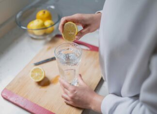 Ocet jabłkowy i woda cytrynowa: realistyczne spojrzenie na korzyści jelitowe