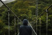 Подолання акрофобії: практичний посібник з управління страхом висоти