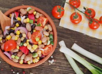 TikToks viraler Bohnensalat: Ein von Ernährungsberatern unterstützter Gesundheitsschub?