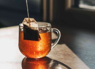 Микропластик в вашем чае: Скрытая угроза здоровью