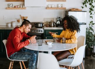 Badania potwierdzają, że okresowy post wysokobiałkowy przewyższa tradycyjne diety odchudzające