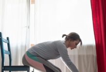 Сила обычного стула: Полное руководство по низкоинтенсивным тренировкам дома