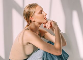 Die biologische Geschwindigkeitsfalle: Wie Schlafentzug Ihr Gehirn physisch verlangsamt