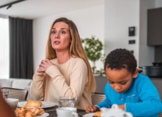 Protegiendo su paz: una guía para navegar por las dinámicas familiares tóxicas